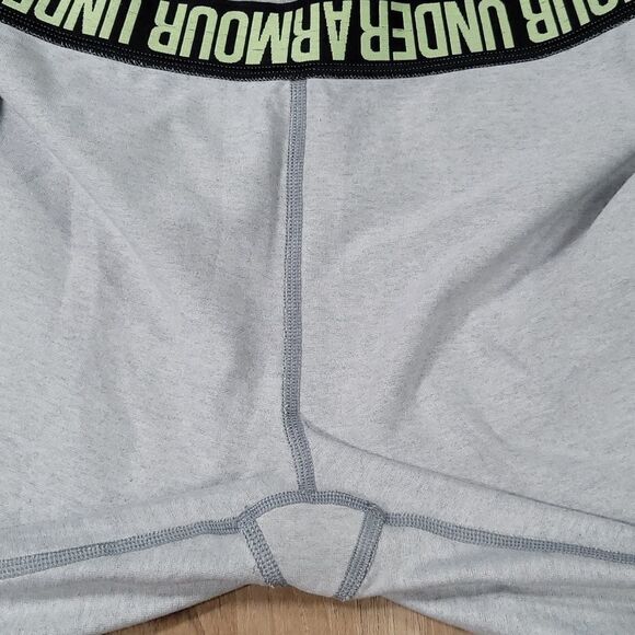 🔺️Under Armour Gray Fitted Spellout Cropped Athletic Pants Medium - Picture 6 of 7